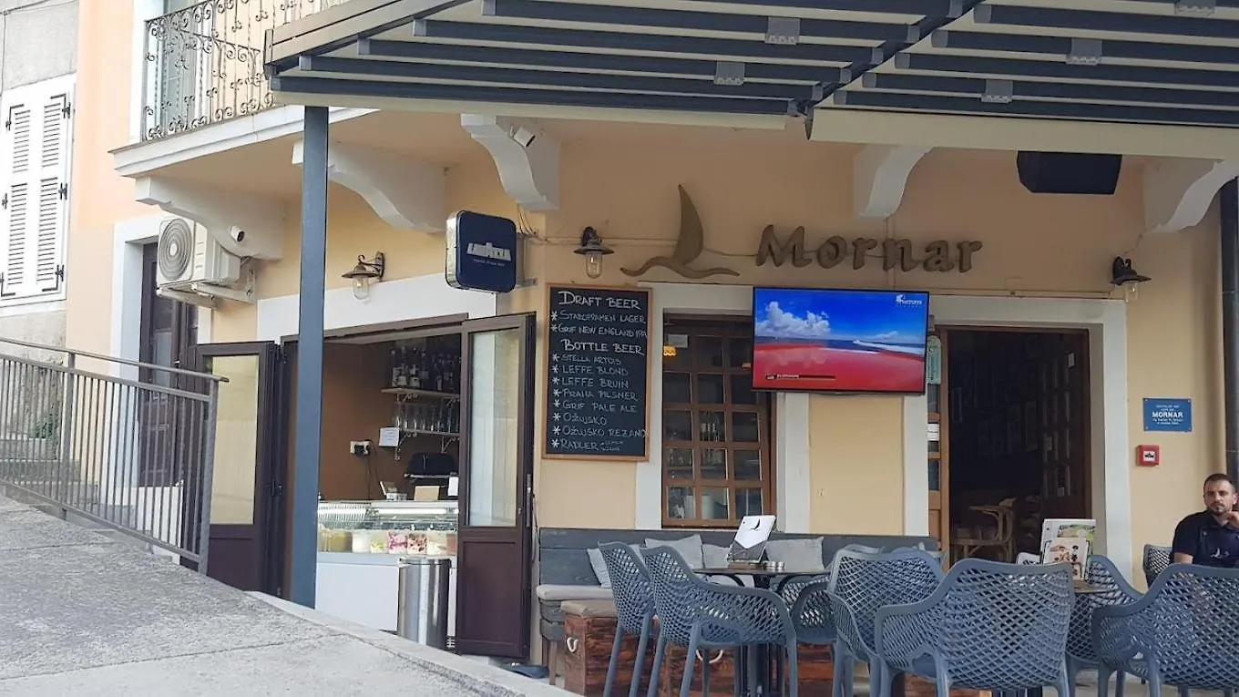 Apartment Coastal Suites In Nerezine Near The Sea