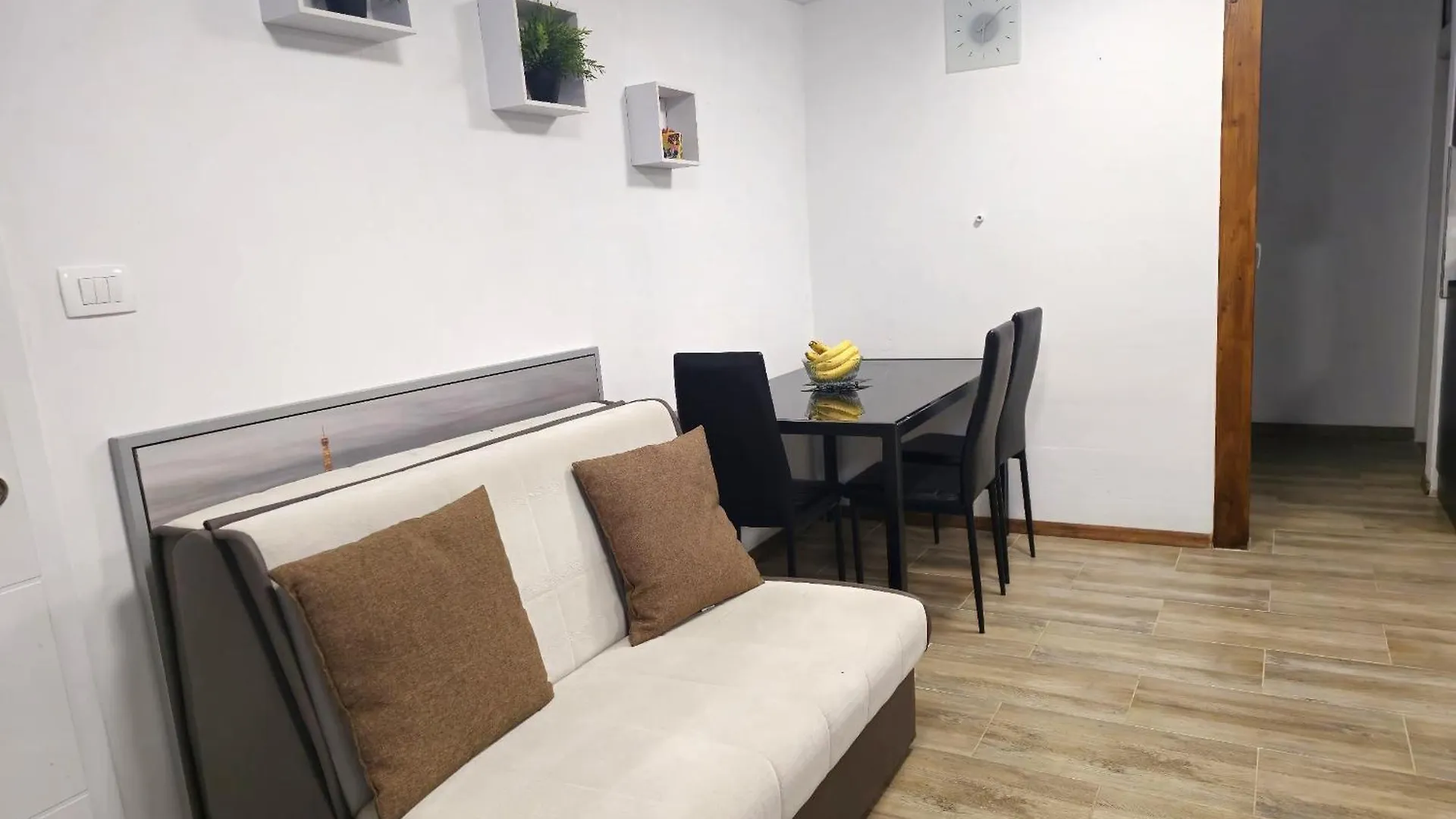 Apartment Coastal Suites In Nerezine Near The Sea